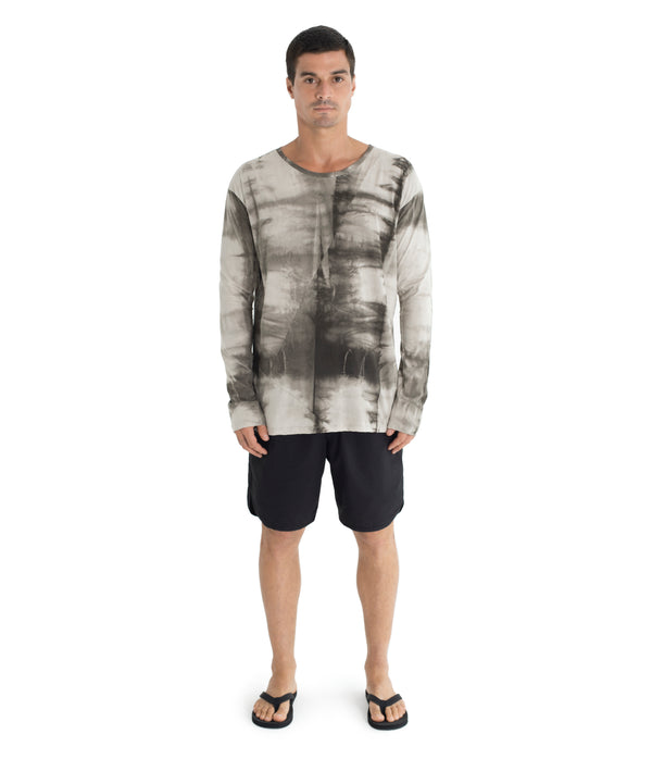 Shibori, relax fit long sleeve shirt crafted from light weight certified organic cotton.  With 2 asymmetrical seam lines on its front, and 1 vertical seam running down its back this shirt is simple yet unique and original. Hand dyed with plants. 