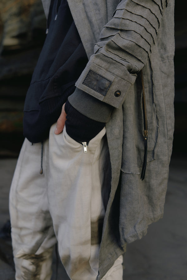 light weight linen parka. Featuring large lined hood, hidden snaps over front zip fastening, long sleeves with ribbed detail,