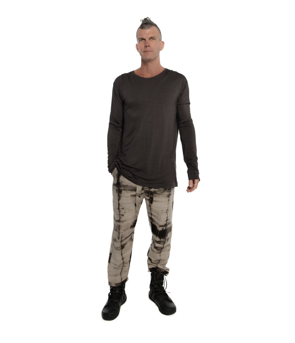 Plant dye, ankle length, unisex trousers, crafted from 100% cotton, front-tie fastening, elastic on waist and 2 front pockets.